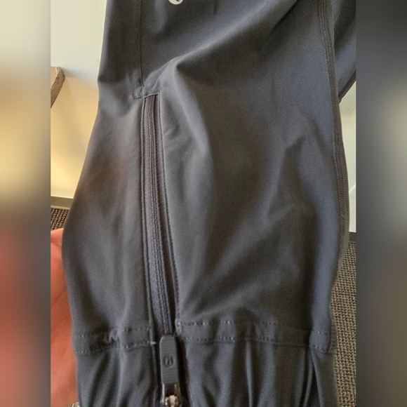 Men's Sleek Black Joggers Lululemon - Picture 5 of 10